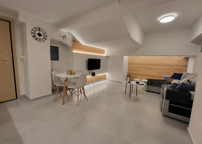 Athens Cosy Semi-Basement Apartment